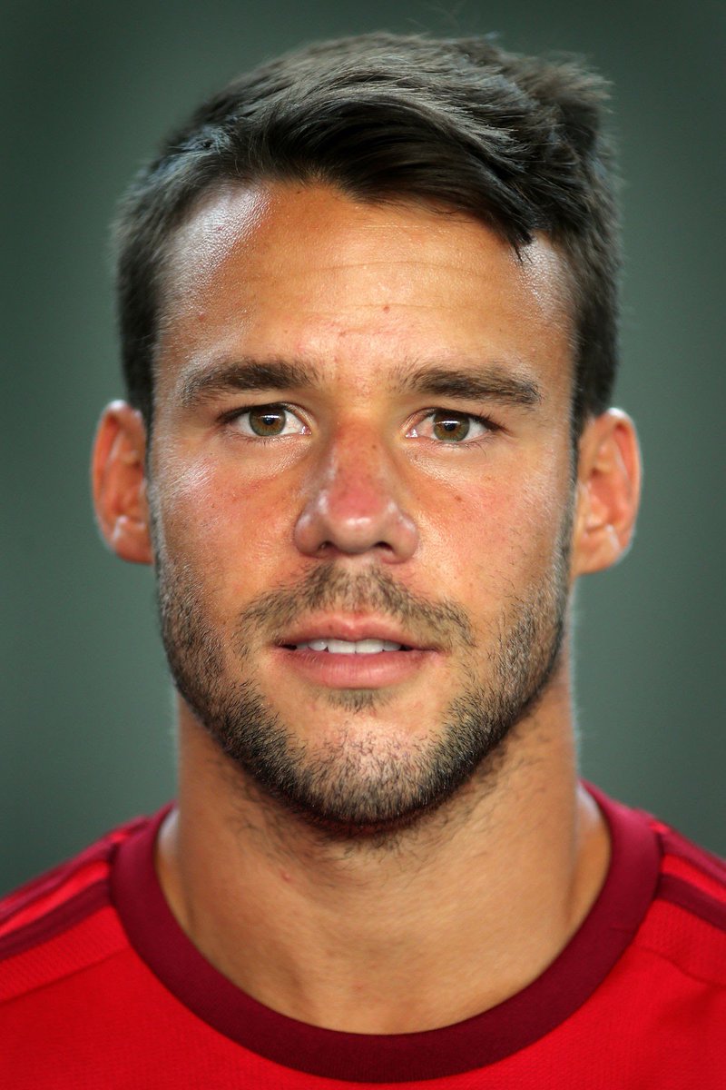 Grimaldo, wenn der Gegner Vagnoman und nicht Juranovic heißt. 

#VFBB04