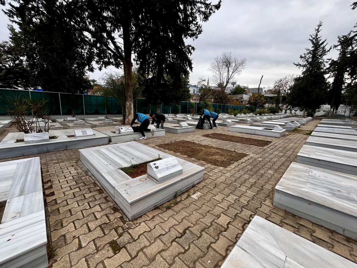 ayyildizob1968's tweet photo. Uluslararası Kıbrıs Üniversitesi Teşkilatı olarak Tekke Bahçesi Şehitliğinin temizliğini yapıp Şehitlerimizi Fatihalarla andık.
@fatiharici61 https://t.co/KKwognjtN9