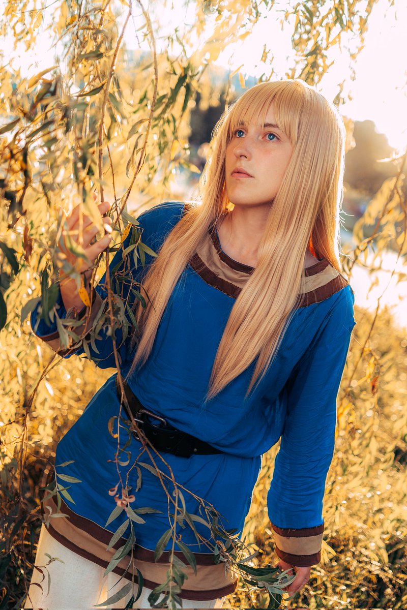 'For the sake of
the golden sparkling scene
before my eyelids
and the days of blessings
that finally came' ~ 'Torches' Aimer

Photo: hi_ryuhoshi (ig)

#canute #VINLAND_SAGA #vinlandsagacosplay #princecanute