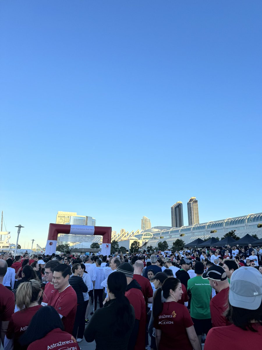 Glorious skies, thick crowds and ready for @ASH_hematology Run