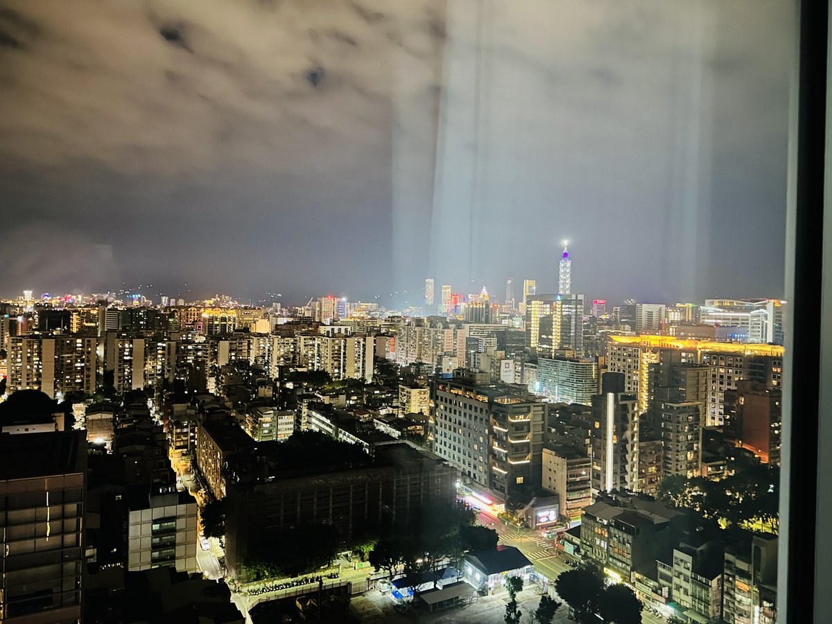 A #balless cock gets hard tonight in Taipei 😧
一個 #無蛋 的 #閹割 之屌今晚在台北硬了😧

#eunuch #castrated #nonbinary