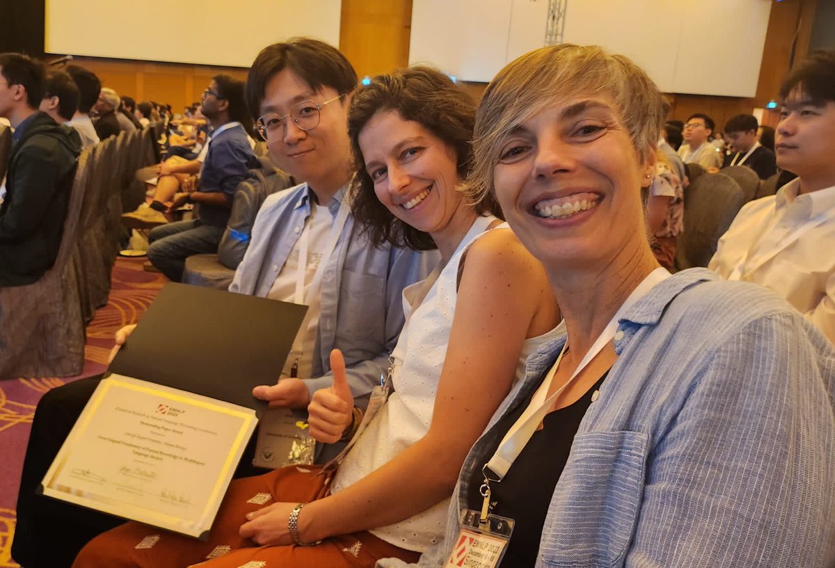 Even more grateful to also receive an Outstanding Paper Award at #EMNLP2023 for our paper on cross-lingual consistency of factual knowledge in LMs! with @Jirui_Qi and @raquel_dmg. @GroNLP @AmsterdamNLP arxiv.org/abs/2310.10378