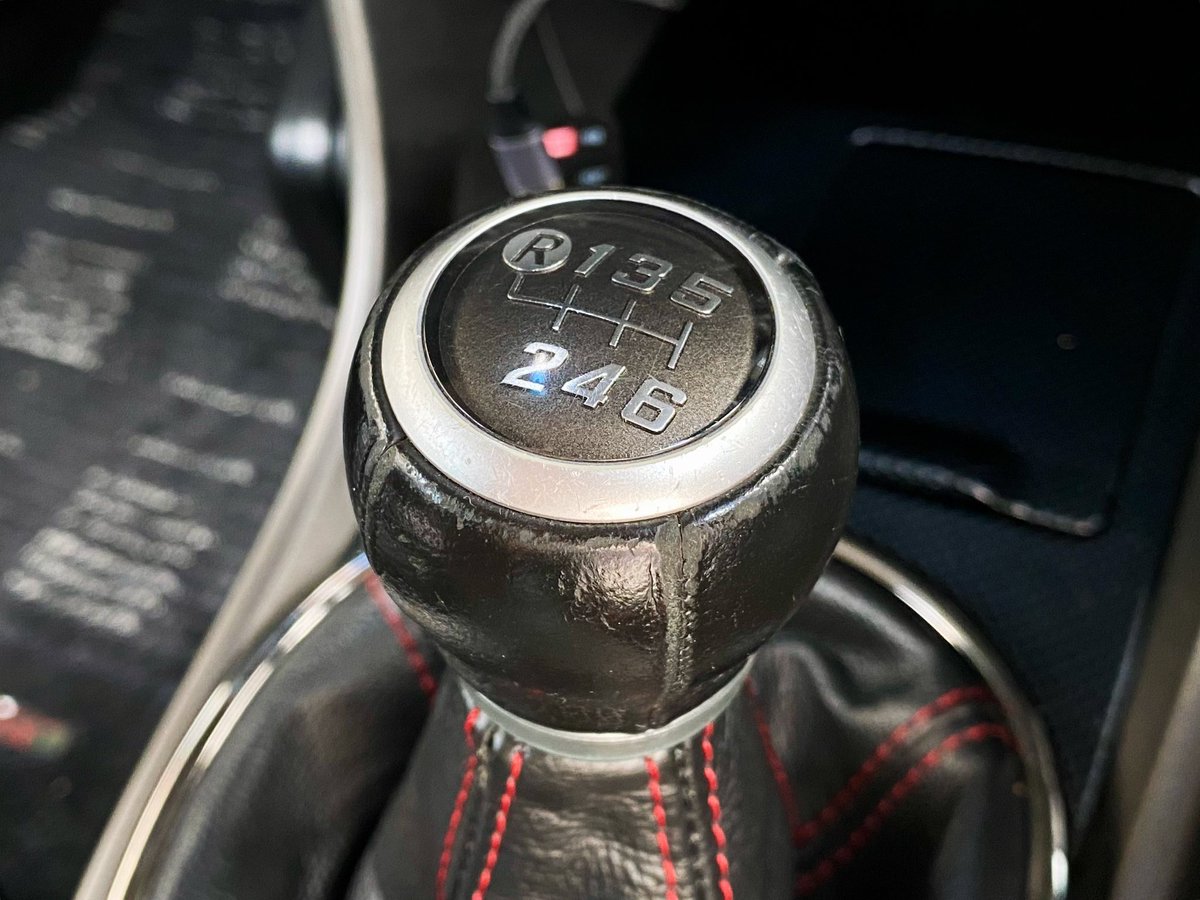 tsukka_drive's tweet photo. シフトノブはハチロク純正を流用。
#ツッカマシン
#Altezza #アルテッツァ
#LexusIS200 #LexusIS300 https://t.co/cZYgCDxIIK