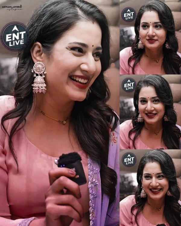 Happiness means you>>>

#AanganApnoka

ADITI RATHORE AS TANVI