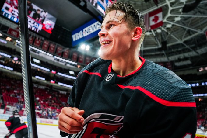 Photo of Jesse Puljujarvi smiling.