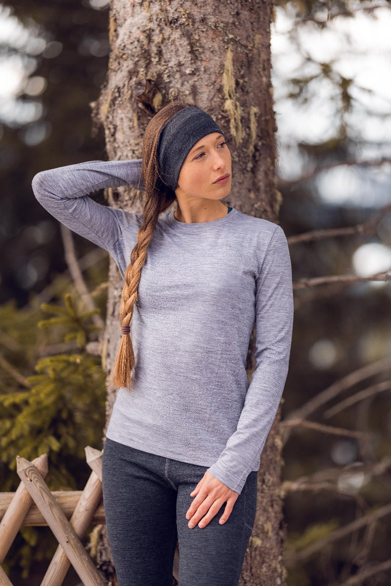Merino-Performance für deine Outdoor-Abenteuer! Von der Skitour bis zum gemütlichen Spaziergang – unsere Bekleidung sorgt für maximale Wärme und Flexibilität. 🏔️👟🧥