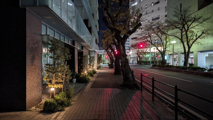 シャニアニで出てきたこのアンティーカのシーンがずっとどこか分からなかったけど、多分ここですね（見えないけど後ろの階段が一生） そしてそのシーンでは隣りにあるレッスン場に入ってるので、レッスン場の建物は現実ではこの鉄塔がある所という設定でしょう #シャニアニ　#シャニマス　#聖地巡礼<a href="/tag/%E3%82%B7%E3%83%A3%E3%83%8B%E3%82%A2%E3%83%8B"class="tags">#シャニアニ</a><a href="/tag/%E3%82%B7%E3%83%A3%E3%83%8B%E3%83%9E%E3%82%B9"class="tags">#シャニマス</a><a href="/tag/%E8%81%96%E5%9C%B0%E5%B7%A1%E7%A4%BC"class="tags">#聖地巡礼</a>