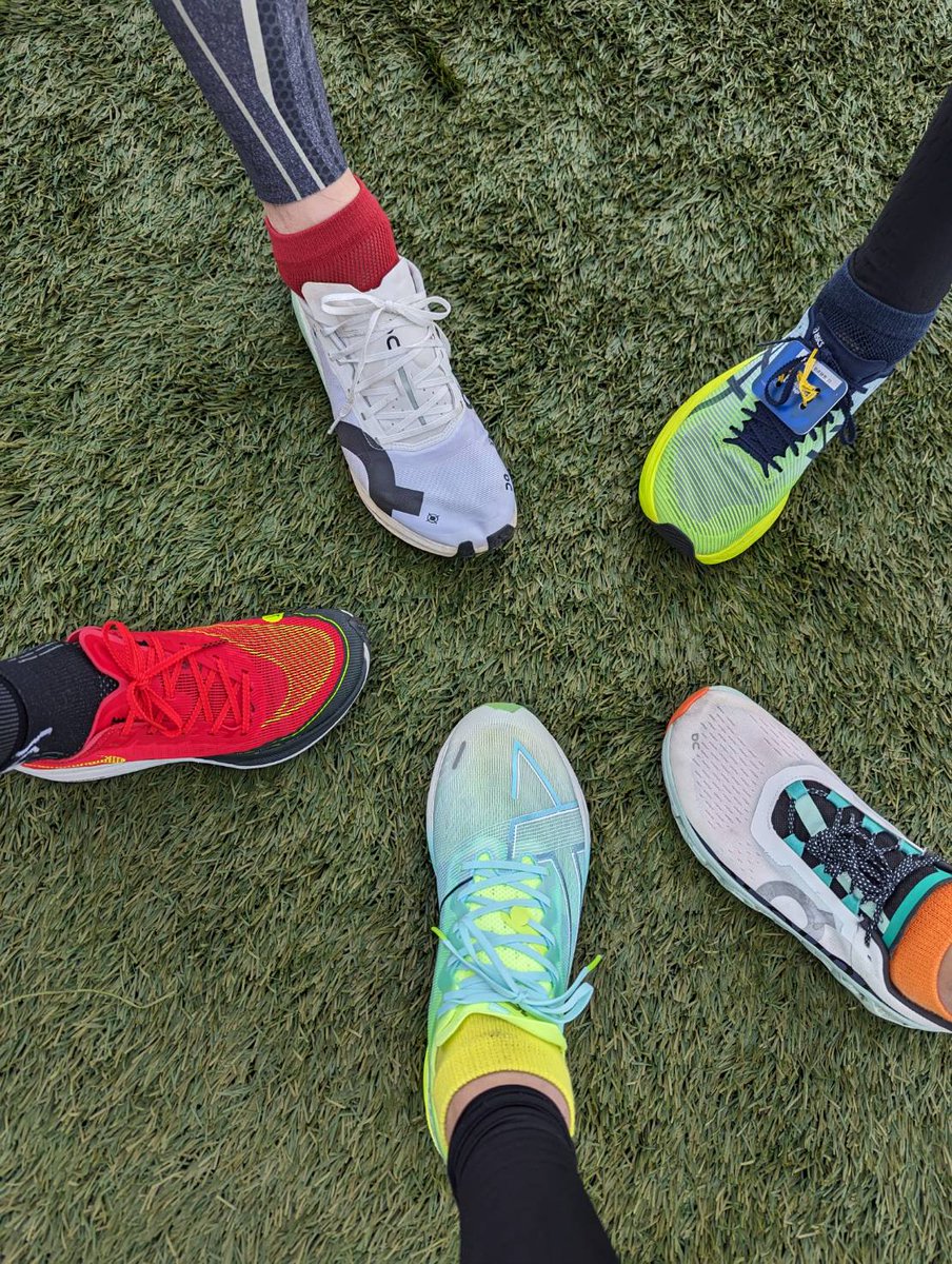 fourleafharmony's tweet image. #防府読売マラソン
PB出せました！
東北みやぎマラソンで、3h40m切れたので、今日は35分切りたいと思って臨みました。
前半で、むしろ、サブ3.5まで行けるのか？と邪な気持ち入って、後半持ちませんでした。
エリートの皆さんと円陣できた
川内選手が、声掛けにニコッと微笑んでくれた
最高でした！