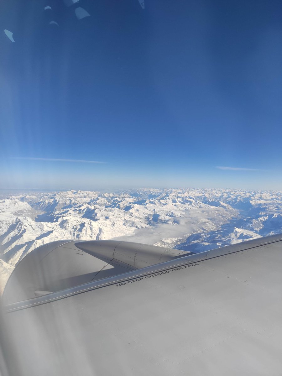 LizaBadanova's tweet photo. Going from Florence (+11°C) to Dubai (+29°C) through Zürich (-3°), considering the airport shuttle turned out to be not the best idea. It's been almost 2 years since I saw snow 🫠 #COP28UAE https://t.co/Twcx3k4tTL