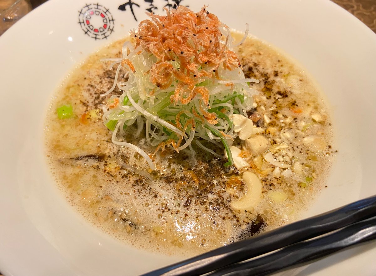 tokyodragon_td's tweet photo. 通勤Xタイム…〝楽しそう〟なのと〝楽しい〟のとは違うと思う。食ったら猛烈に眠いwww🥱🚇まずは働いて食って帰って風呂入って寝るで十分👌 https://t.co/eN9caebcxt