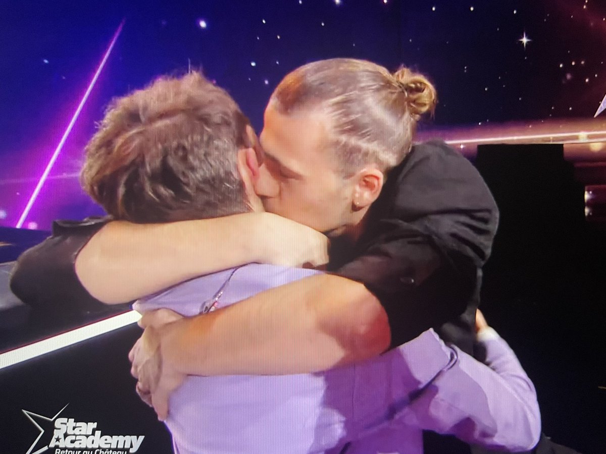 tomlinsonelu's tweet photo. Ce duo me manquera beaucoup au château… maintenant à fond derrière pierre, c’est toi le gagnant 🫶🏻 #StarAcademy #StarAcademyleLive #StarAcademyLive https://t.co/Qcvn2Z3h22