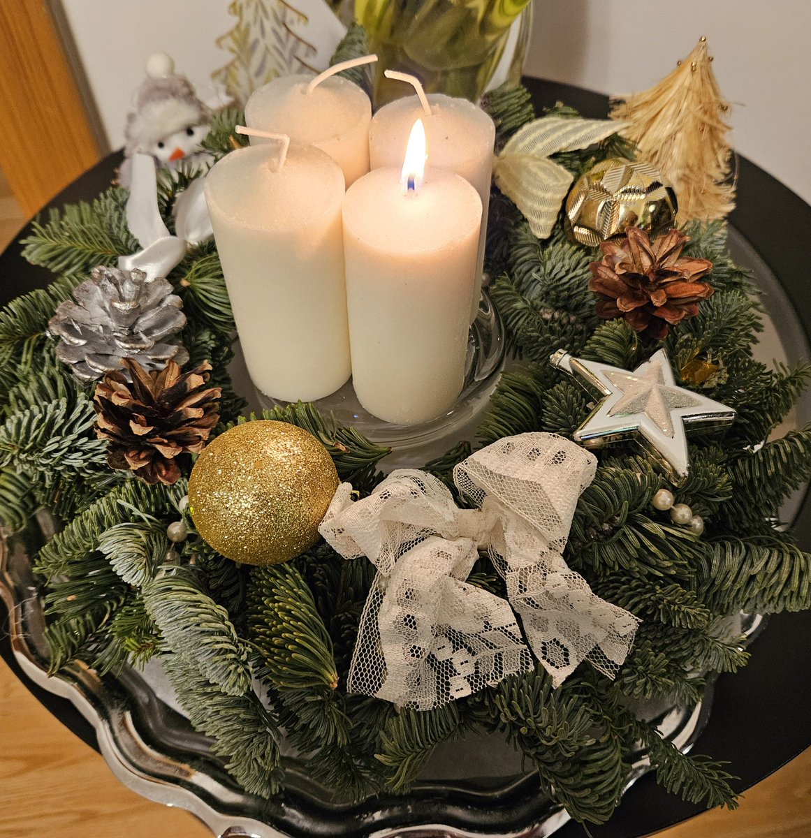 RehakLubomir's tweet photo. Starting #Advent period today - tradition to light one new candle🕯 on wreath each of four Advent Sundays in expectation of #Christmas. Nice reminiscences of amazing wreath making at our embassy in London, co-organized by #ChristianEmbassy for diplomatic spouses (&amp; diplomats!).🎄 https://t.co/nuMZ78AuPE