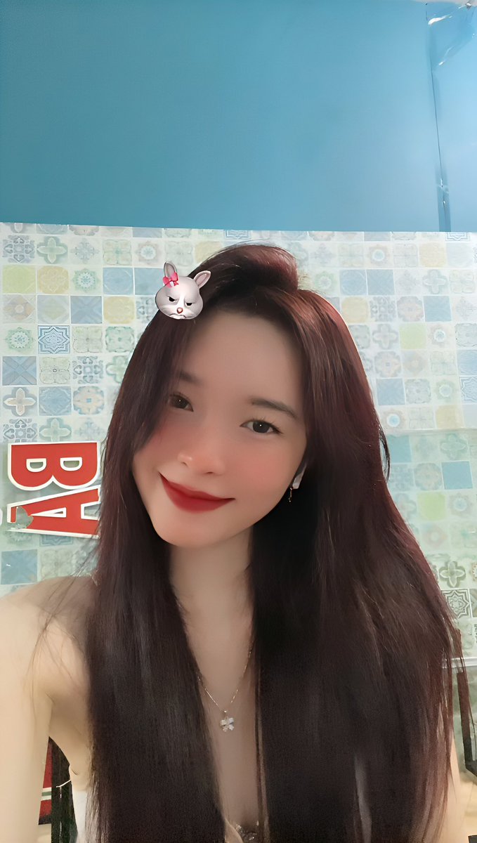 Bichtram2004's tweet photo. Buổi tối duii dẻ hong quạo😂 https://t.co/9YbCGqgCig