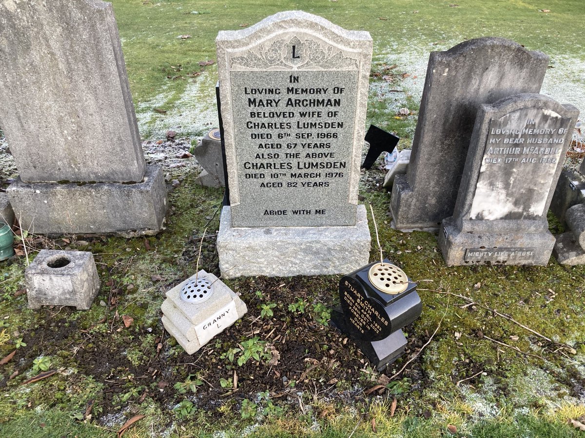 memorial_care's tweet image. This gorgeous headstone and lair have just benefitted from this years Festive Offer. With everything now clean and tidy the festive wreath was the final touch.  Could we help you or a loved one with similar work? Call or pm us on 07940755655 our care your comfort.
#tendercare