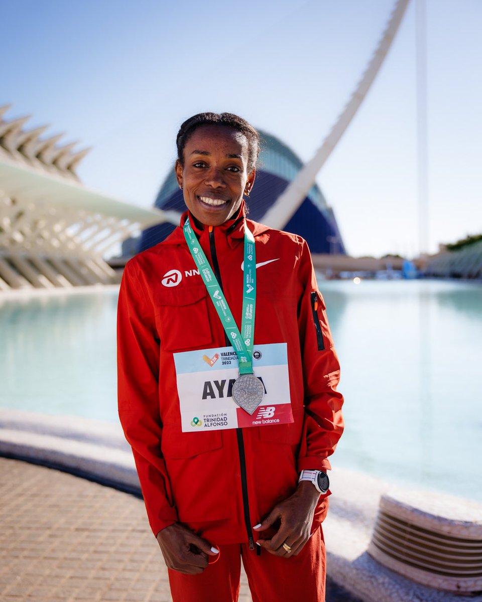 dsmfrunningteam's tweet photo. 𝐀𝐥𝐦𝐚𝐳 𝐀𝐲𝐚𝐧𝐚 runs an incredible personal best of 2:16:22 to finish second in the streets of Valencia today! 🦁

#Back2TheStreets #42KValencia https://t.co/n2qEUMiOPl