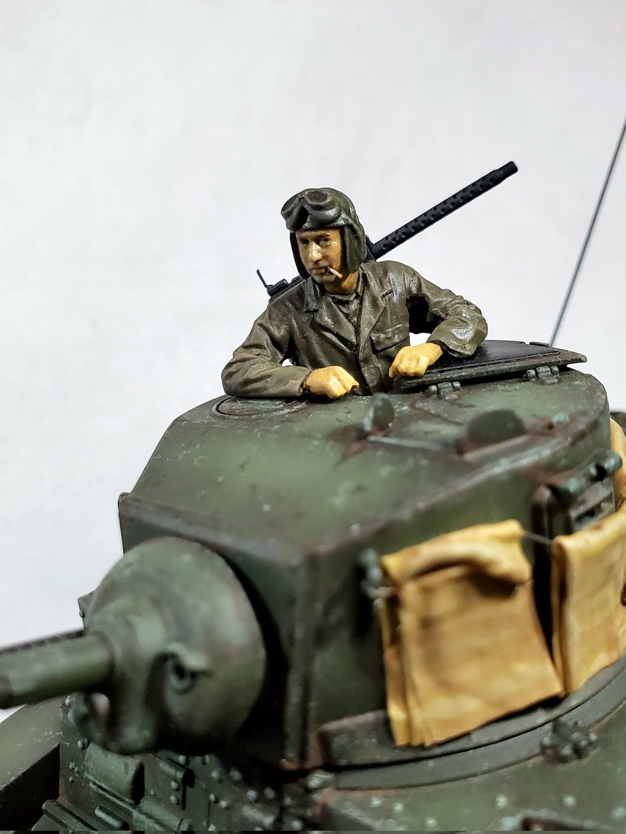 yamasiro_syouyu's tweet image. フィギュアにタバコ咥えさせる。極小ながら白とオレンジがアクセント #scalemodels #modelmaking #戦車模型