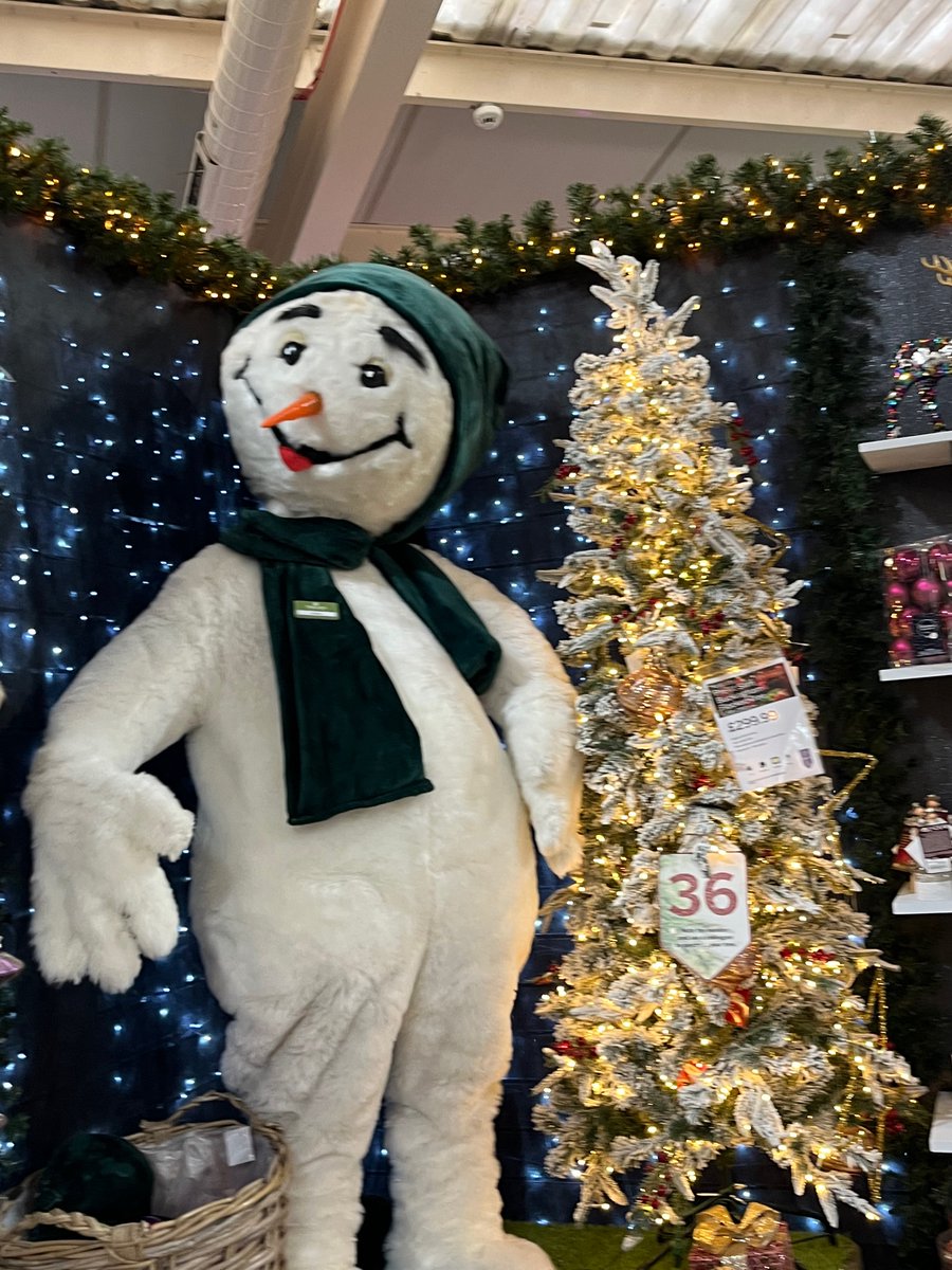 A lovely walk around Notcutts Victoria Garden Centre yesterday such a lovely Place to be looking at all the Christmas decorations such a lovely day ❤️