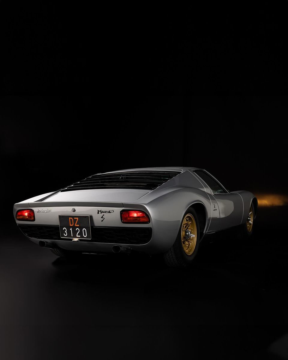 CarManToday's tweet photo. Miura P400S: The rebel from the '70s that never lost its edge. Numbers match, stories linger, and it still roars like a legend.
#miuras #lamborghini #miura #lamborghinimiura #classiccars #supercar #lambo #supercars #cars #carsofinstagram #carspotting #vintagecar https://t.co/5JzrNydj6Z
