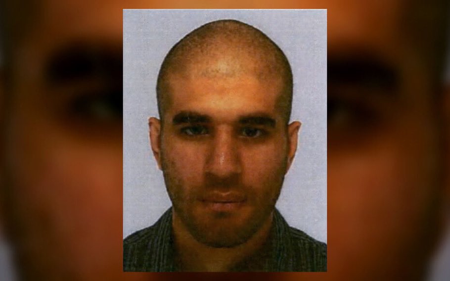 MatthiasRN's tweet photo. Iman Rajabpour-Miyandoab.
Iranien, double nationalité française acquise par décret en 2002.
Arrêté par la DGSI en 2016.
Condamné pour terrorisme en 2018 (conserve sa nationalité française).
Sorti en 2020, fiché #FSPRT.
Que fait ce genre d'individus en France ?
#AttaqueParis https://t.co/lH9ojEE98E