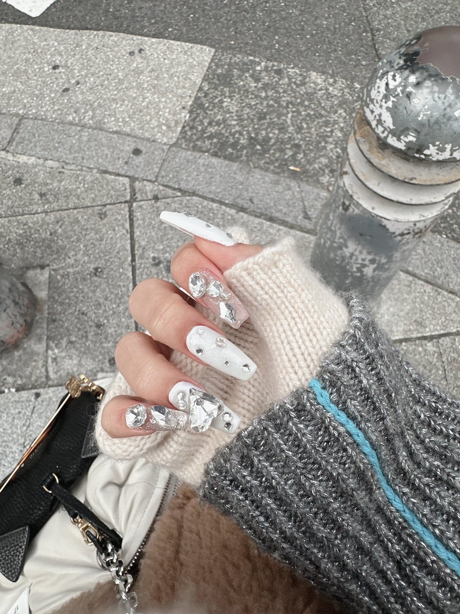 amika429's tweet photo. 今年の冬のネイル🫶久しぶりにこんなに長くしたし最強に可愛い🫶 https://t.co/5o175BnW5w