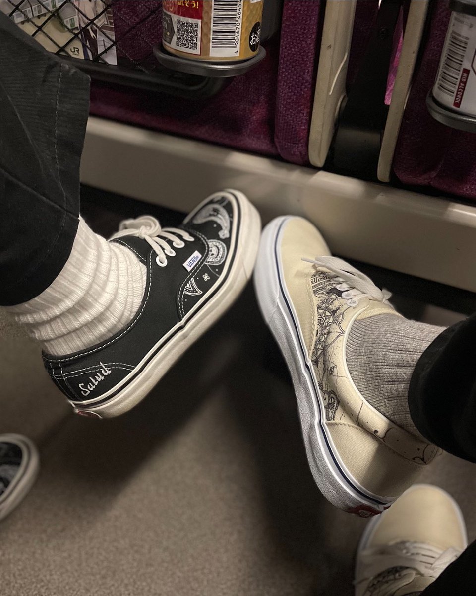 MLMSWDRAW's tweet image. 履いてますよーのお写真頂きました！！嬉しい！！#vans #customvans #handpaint