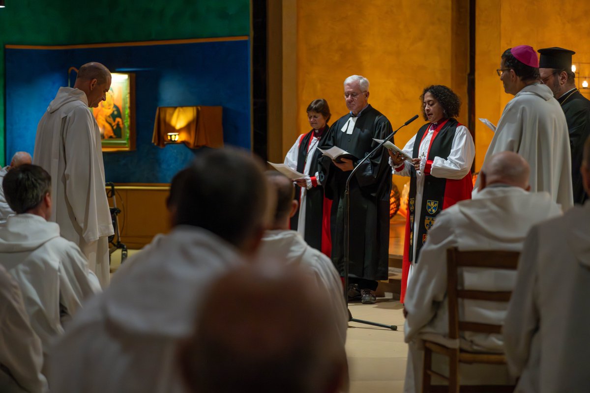 The #Taizé Community has a new prior! Yesterday evening Brother Alois handed over his office to Brother Matthew in the presence of representatives of different Churches and many friends of the Community, as well as young people currently in Taizé. 
taize.fr/en_article2822…