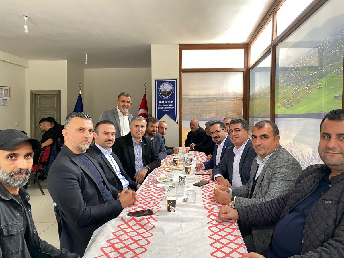 hamdullaharvas's tweet photo. #Halise var dediler, koşa koşa geldik 🙂 🍜

Sancaktepe Ağrı İli Patnos Derneğinin düzenlediği halise ikramına katıldık.
Kadirşinas hemşehrilerimizin nazik daveti ve leziz ikramlarından ötürü teşekkür ederiz.
#SancaktepeBiziBilirBizdeSancaktepeyi https://t.co/3iEGmjPWkA