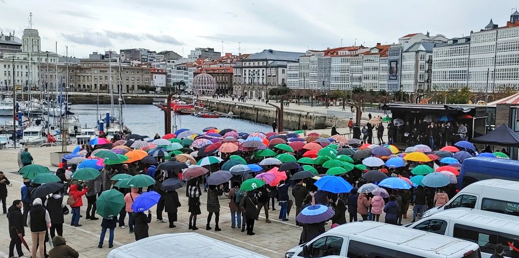 #Coruña - Hoy en el Día Internacional de las Personas con Discapacidad todos #BaixoOMesmoParaugas ☂️

#DíaInternacionalDiscapacidad