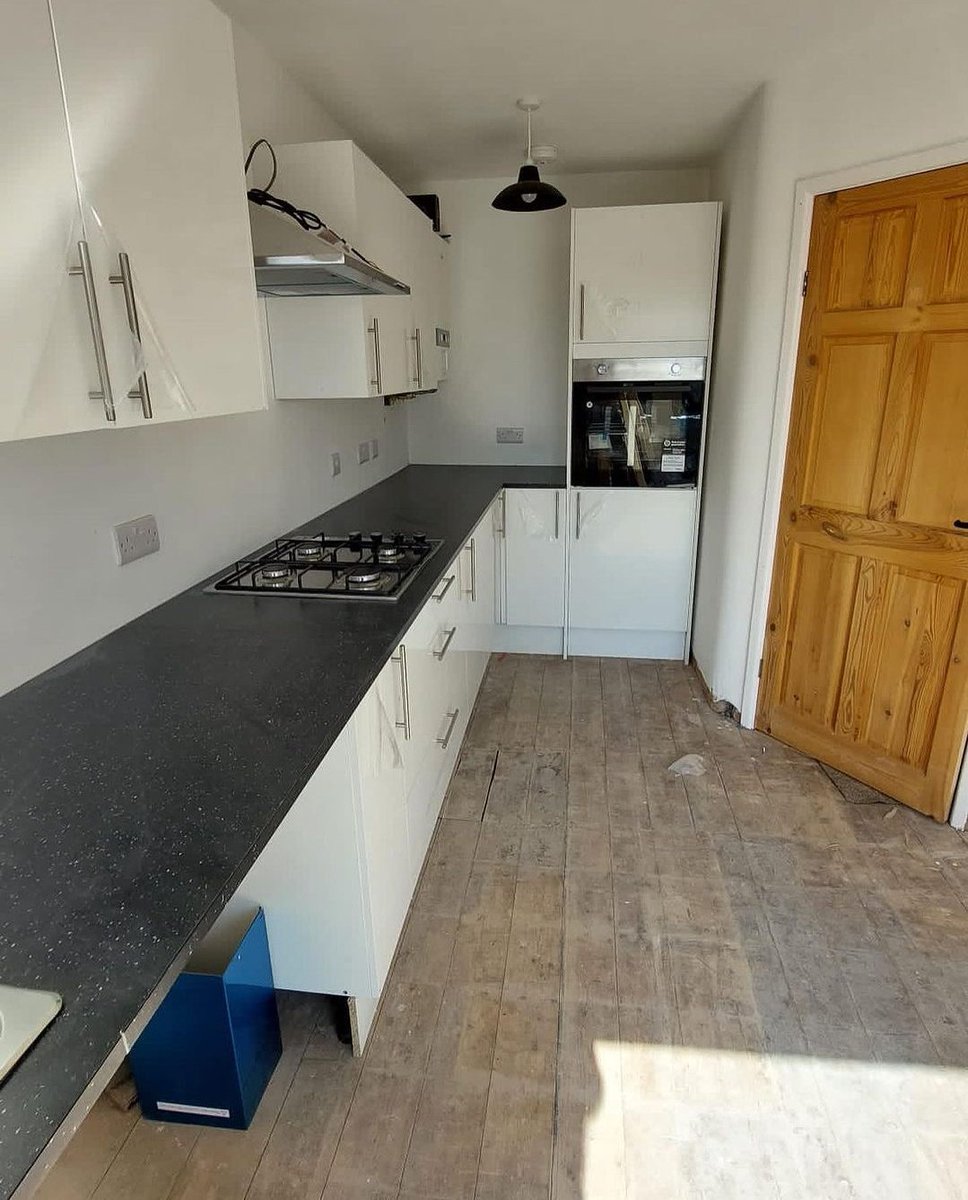 TopKitchensUK's tweet photo. Monochrome kitchens, the epitome of minimalistic chic. Amidst the precision of fitting our cabinets, the doors emerged as the standout beauty😍🔥
Credit: @Rapidkitchens

#Thatcher #attentat #FortniteBigBang #Fortnite #Starmer #snow #sundayvibes #tracking #MATCHDAY #3rdDecember https://t.co/JKhObBaGph