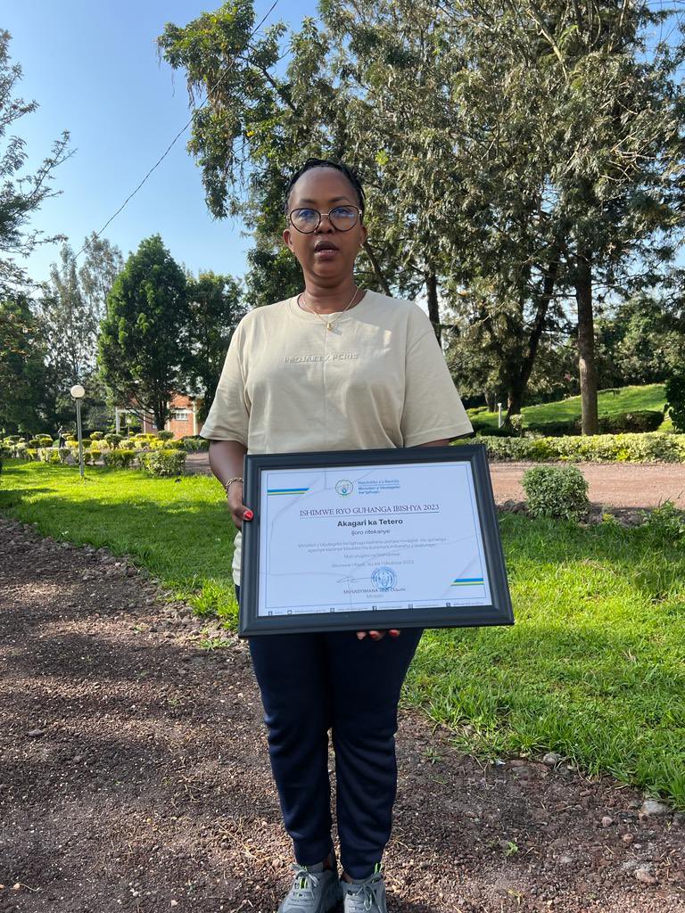 Teterocell's tweet photo. Ubuyobozi bw’Akagali ka #Tetero burashimira byimazeyo abaturage ba @Teterocell bagize uruhare muri ubu bukanguramba “IJORO RITEKANYE” tukaba tubiherewe ishimwe na @RwandaLocalGov
#Nta kudohoka muri #SAFENIGHTCHALLENGE @CityofKigali @Nyarugenge @MuhimaRwanda https://t.co/PtYnSQVwcf