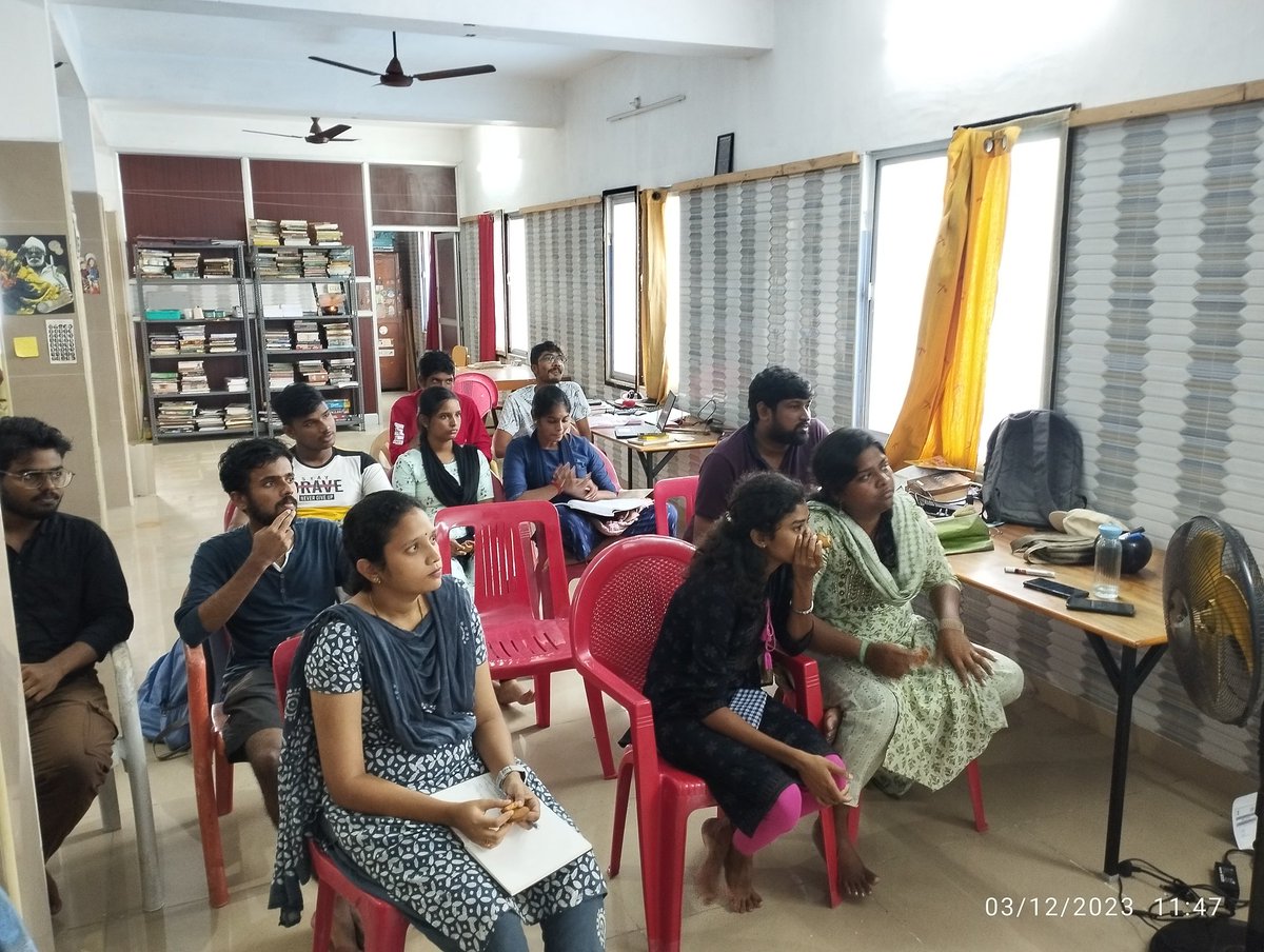 fshmpy's tweet photo. Semantic web session introducing the concepts of search, language semantics, contextual awareness.
#FSHM #FSHMPY #Web3 #SemanticWeb #Puducherry https://t.co/jQaIbkgFdO