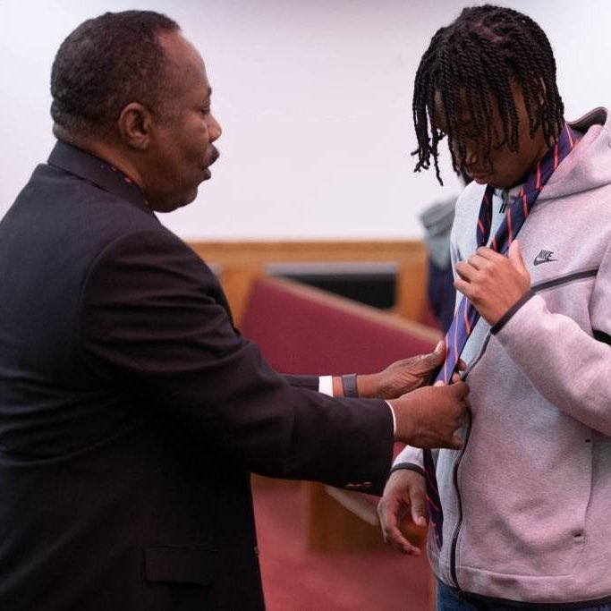 ZUL1906's tweet photo. ZUL participating in “TIED TO GREATNESS”with Bro and Pastor Walton and Dr. Ellis at First Baptist Church of Vienna. #zul1906 #alphaphialphafraternityinc #alphaeast7 #vacapaf https://t.co/xKp2rQdSBt