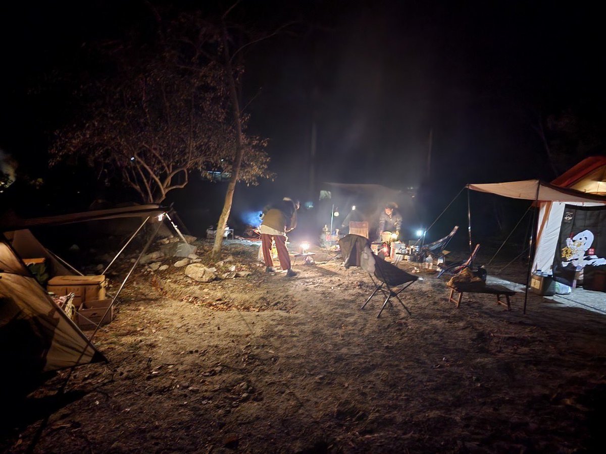 msmy24camp's tweet photo. 地元の友達と秋冬キャンプ叶いました🏕🍁チーズカナッペとクリームシチューを作り、他にお肉やら餃子🥟やらもつ鍋やら4人集まると色んなご飯のお裾分けがありました(笑)寒くなって新幕の中でカードゲームで遊び、翌朝も色んな朝ごはん食べたキャンプでした☺️
#ゾレンキャンプ場 https://t.co/WLn1e82LTO