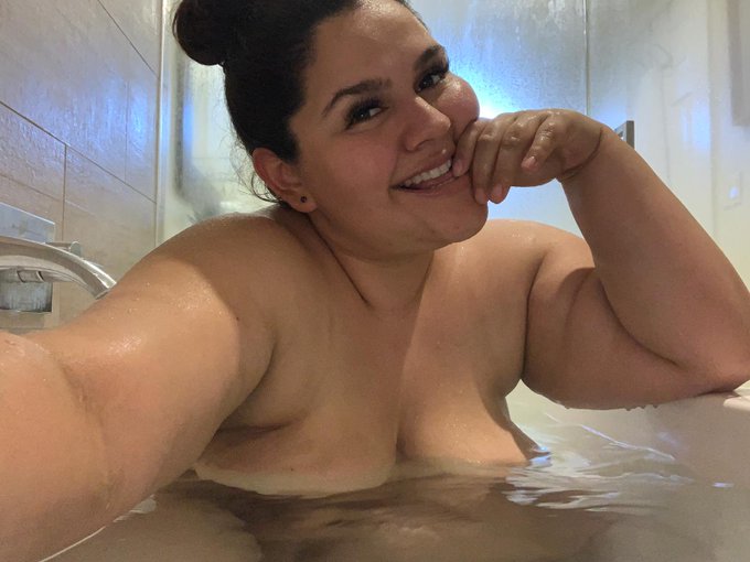 Bathtub 🛀 https://t.co/BAieDQapKk