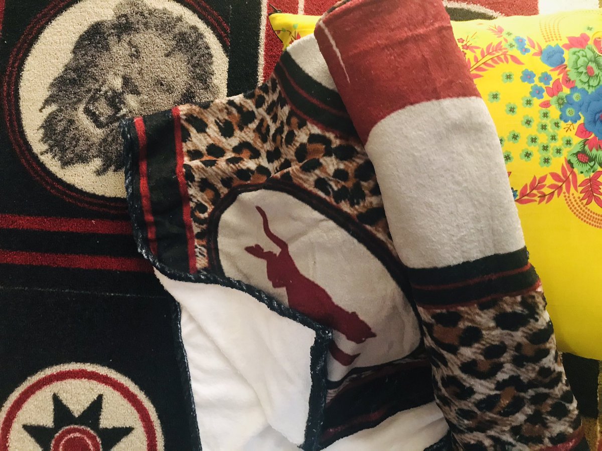 house_kanga's tweet photo. House of Kanga, Rugs, Cushions, Chairs, Fleeze blankets, Wall paper, wall Art Available 🇿🇦 houseofkanga@gmail.com https://t.co/wyPCsY5I1y