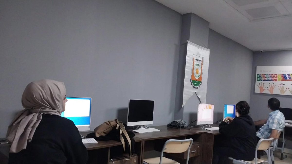 HilvanHalk's tweet photo. Günümüz teknolojisine ayak uydurarak Mesleğini daha iyi yapmak için Ofis Programı kursuna katılım sağlayan Hilvan Halk Eğitimi Merkezi personelinin özverili çalışmalarından kareler.
@mebhbogm @tcmeb @hilvankaymakam @Hilvan_MEM @HilvanHalk @orhanbebe1 https://t.co/nF2NcocZF3