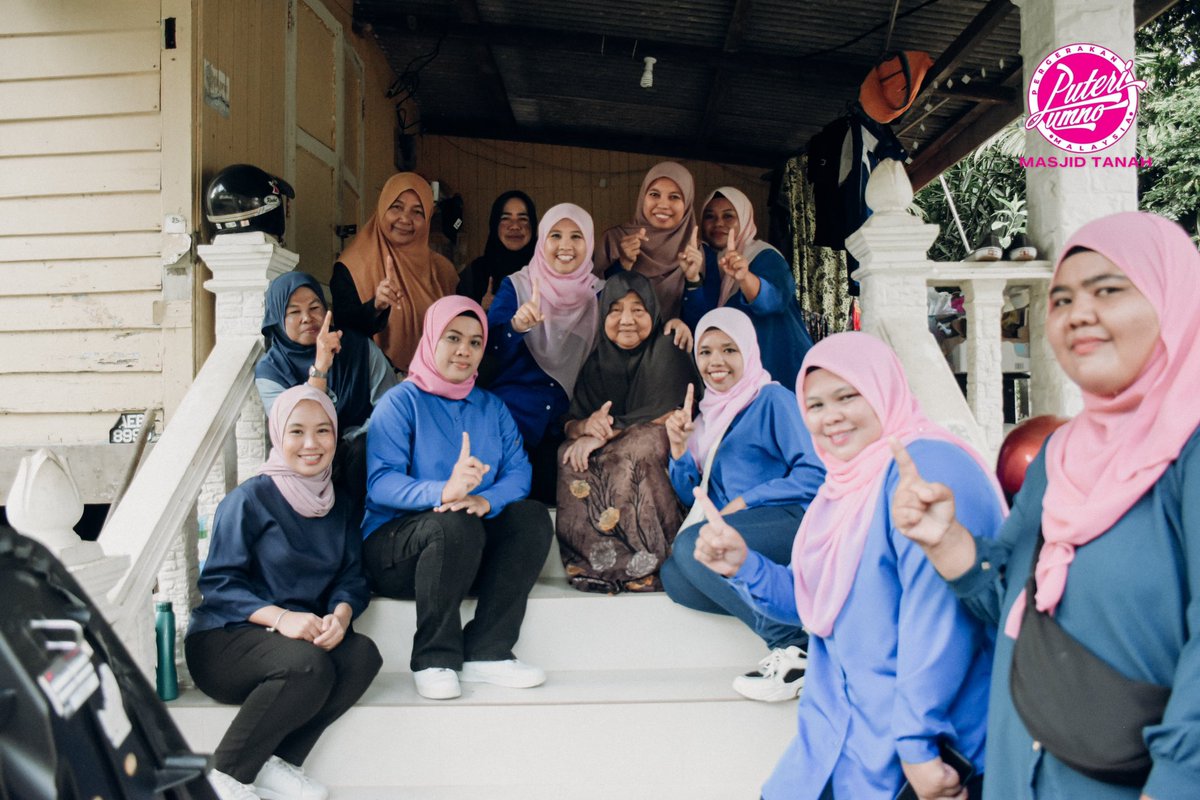 PuteriMasjidTnh's tweet photo. PRK Kemaman telah pun melabuhkan tirai semalam. Kekalahan di Kemaman bukan satu pengakhiran. Terima kasih buat Puteri Masjid Tanah yang turun membantu semasa hari berkempen. Terima kasih buat pengundi Kemaman. Terima kasih buat semua jentera Barisan Nasional. 💙

#PRKKemaman https://t.co/XON2GJjLvV