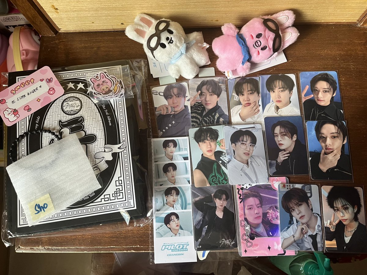 shoybeans's tweet photo. Late upload 💚

Thank you Staybesties sa paghatid ng mga gwapo, sa biik at demonyong rabbit 🥰

Thank you ate @turtlejusz21 sa 5star binder and bracelet 🥰 

Salamuch @Ariel_Bear @NickyGilliane @yujustala 😘 https://t.co/vzReSHeZ86