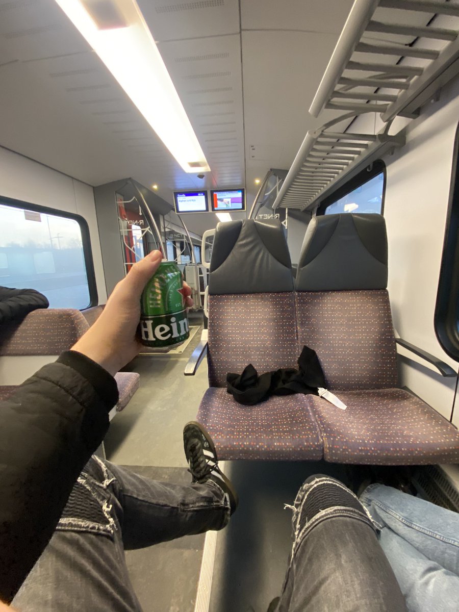 olav_fr's tweet photo. 12:15. Dierlijke tijden https://t.co/4lNa0adMWP