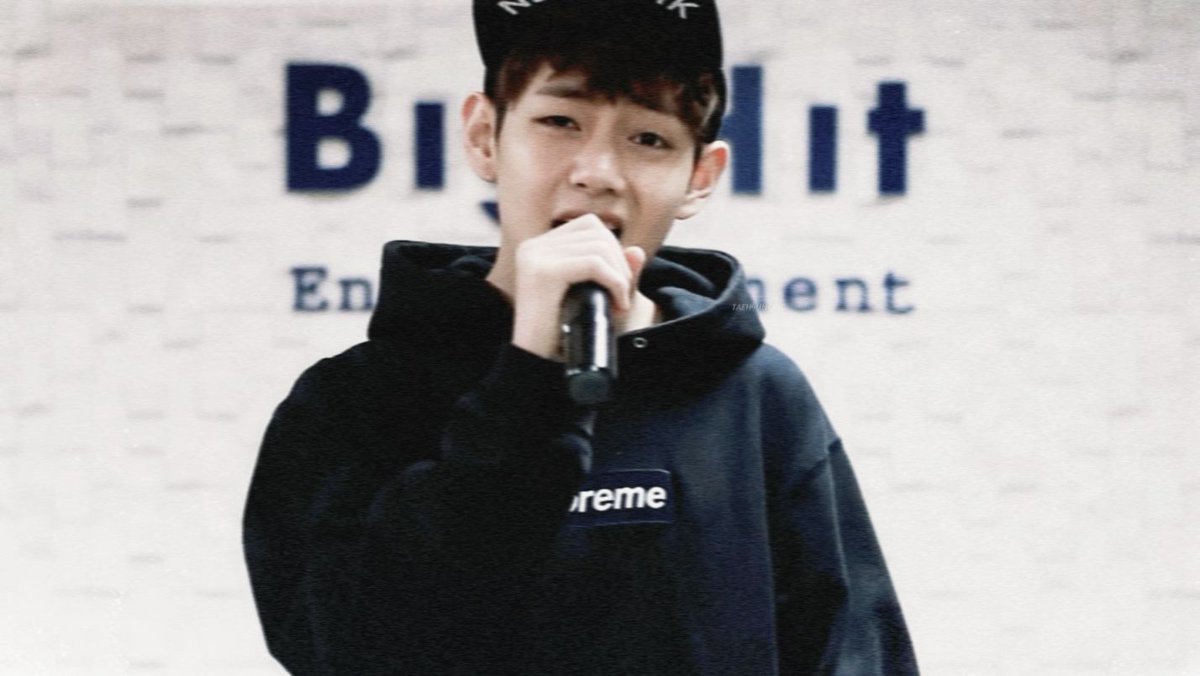 chiaparellidall's tweet photo. Kim taehyung but as you scroll down he grow up: 

a thread:- https://t.co/LN6OYNlrQA