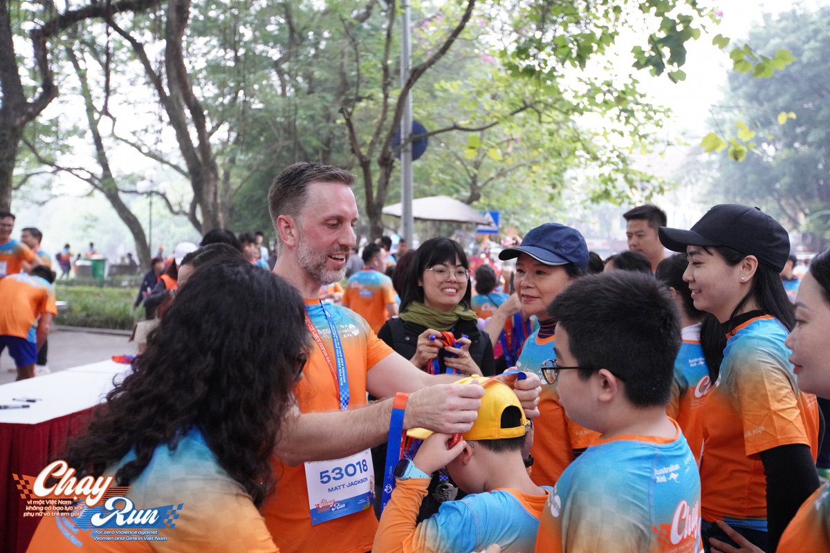 MattJacksonUN's tweet photo. Amazing turnout for today's Run to End Gender-Based Violence
1700 people, of all abilities, raising their voice to end violence in both the real and digital world
+ perfect location Hoàn Kiếm #Hanoi
#bodyright #NoExcuse
Thankful for @unfpa_vietnam & #CSAGA https://t.co/q0nrYmUYqF