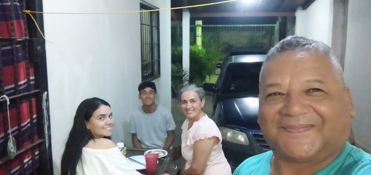 Pedroriverat's tweet photo. Que bueno es compartir con la familia, bendiciones de Dios 🙏 https://t.co/1y4kSPu34A
