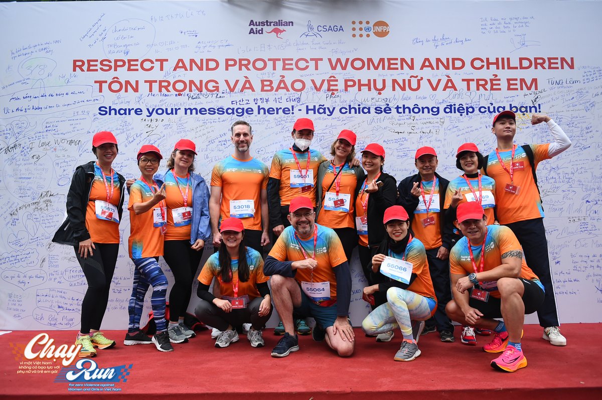 MattJacksonUN's tweet photo. Amazing turnout for today's Run to End Gender-Based Violence
1700 people, of all abilities, raising their voice to end violence in both the real and digital world
+ perfect location Hoàn Kiếm #Hanoi
#bodyright #NoExcuse
Thankful for @unfpa_vietnam & #CSAGA https://t.co/q0nrYmUYqF