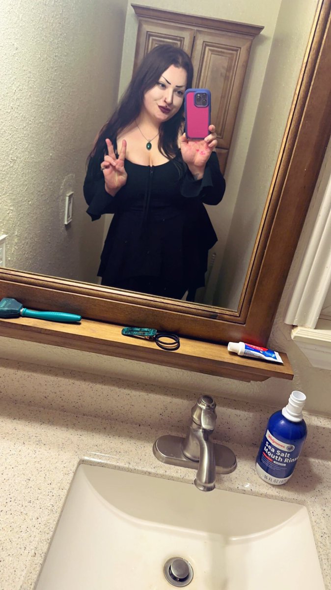 meowimakittyy's tweet photo. I may have been sitting on the toilet in half of these, oops 🤓. 

Hi twitter, long time no seeeee. https://t.co/wXL0vPavYD