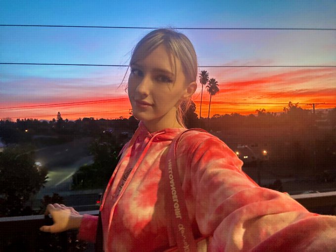 The sunset today in LA was craaaazy 😨😍💖  had to stop and admire it 🥰🫶🏻 https://t.co/l62znPDB6g
