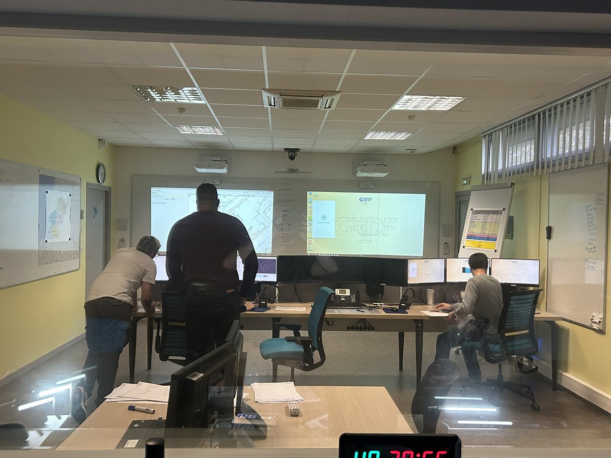 Très heureux de parrainer la promo49 de l’Academie des Chefs d’Exploitation CE de #GRDF 
➡️Cette académie formée avec  <a href="/EnergyFormation/">Energy Formation</a> doit permettre aux CE de conduire, surveiller les réseaux de distribution gaz avec 1 très haut niveau de professionnalisme &amp; assurer la sécurité