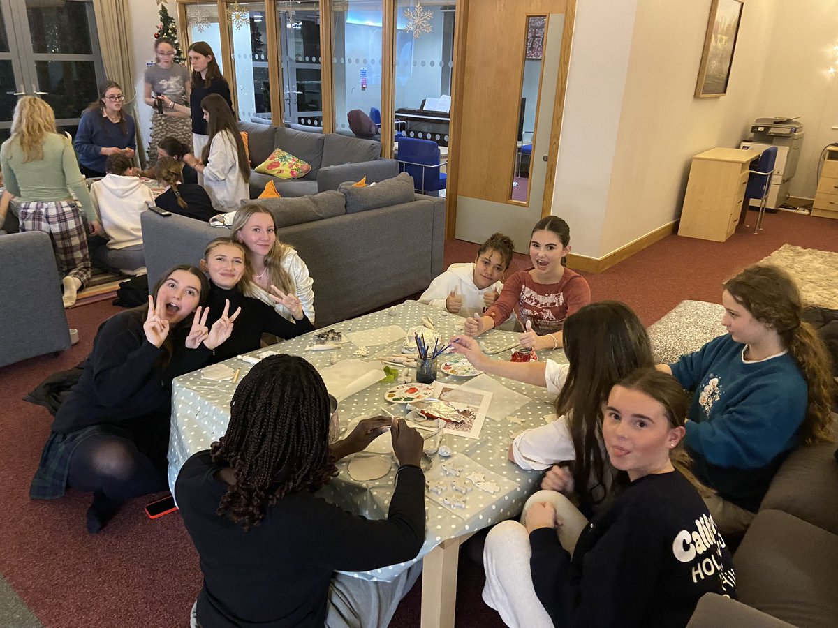 Follyfield House tweet media