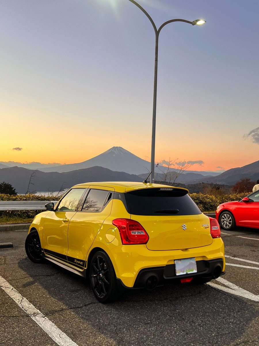 sasaki_brz_zc6's tweet photo. アネスト岩田ターンパイク箱根大観山で撮影しました。

#swift #zc33s #suzuki #swiftsport #k14c #スイスポ #車のある風景
#スイフトスポーツ #weds #sa99r #アネスト岩田ターンパイク箱根 #ターンパイク #大観山 https://t.co/oLWJbAZS3D
