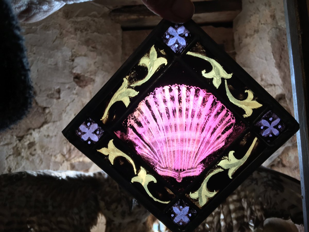 Fabstainedglass's tweet image. #SundayMotivation The scallop, symbol of pilgrimage.
Recent life events have found me on the Pilgrims Way in #Kent  … one day I would like to walk it …

#pilgrimsway #LocalsMatter #Sunday #thoughtoftheday