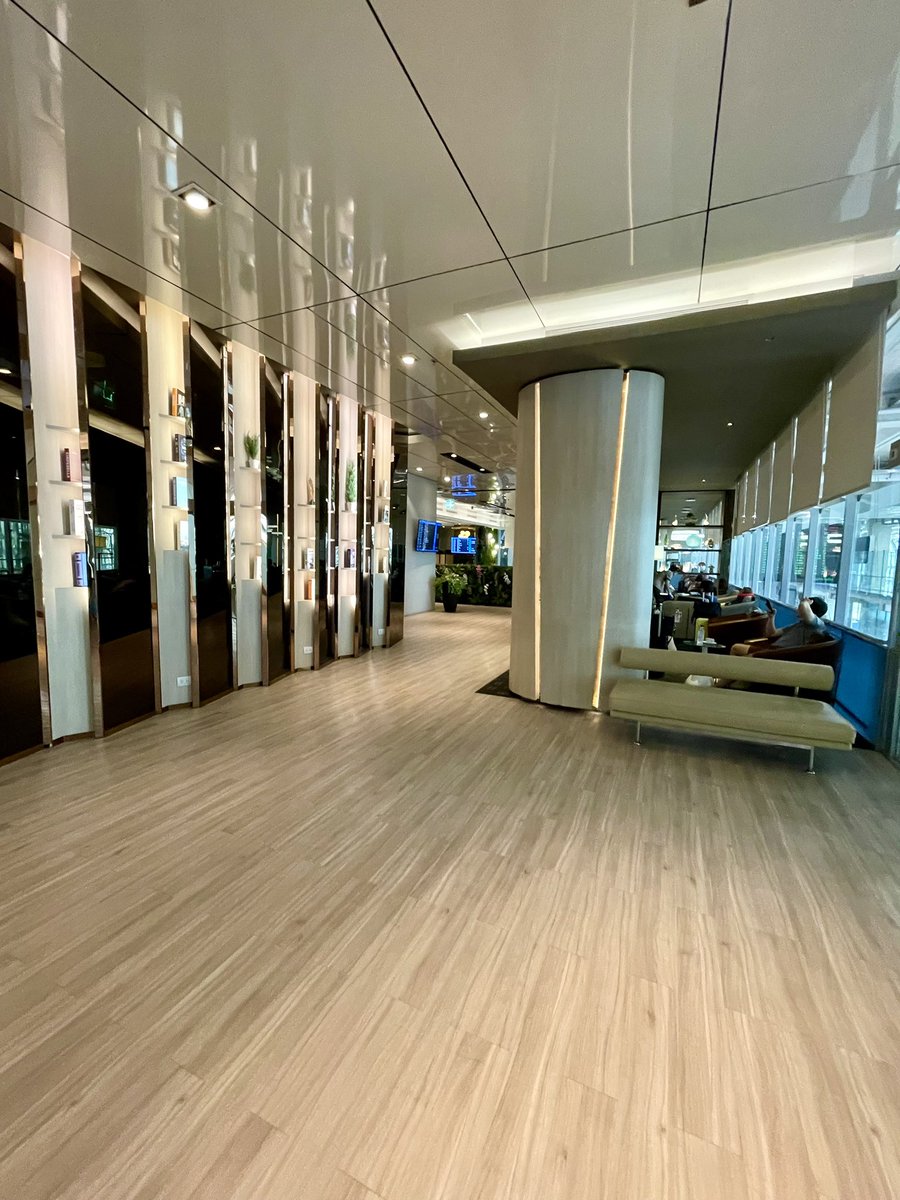 RamanBhan's tweet photo. Miracle lounge at #Suvarnabhumi International Airport #Bangkok is a calm and pleasant place. Separate dining and resting area and of course amazing food 🥗 Thank you @prioritypasscom for making life easy ☺️ #ccgeek #Magnuslife https://t.co/3lQAsGKrZC